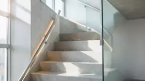 schody zabiegowe betonowe wykończenie