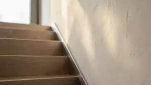 wykończenie boku schodów